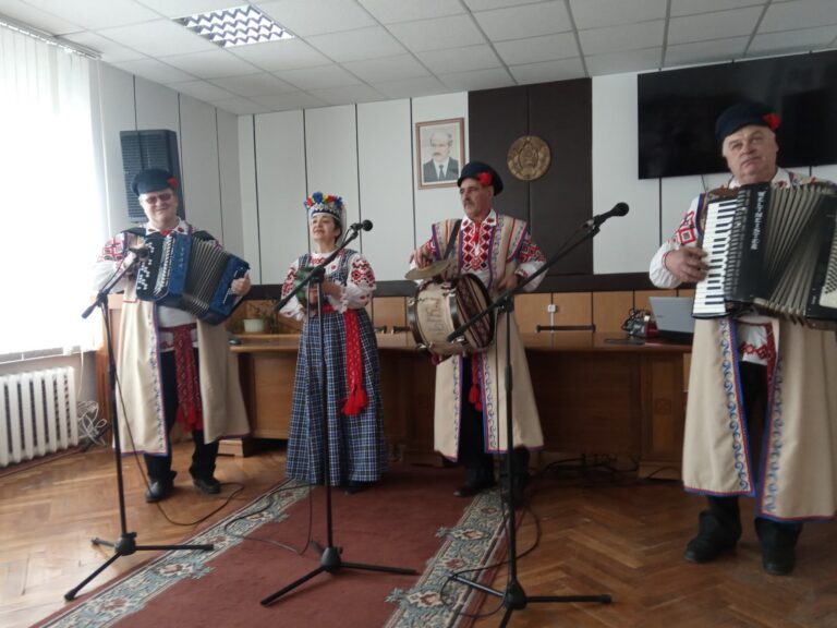 В УЗ «Кореличская ЦРБ» прошли торжественное мероприятие и концерт, посвящённые Международному женскому дню 8 Марта